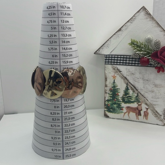 White House Black Market Two Tone stretch Hammered Circle Bracelet - Picture 9 of 9